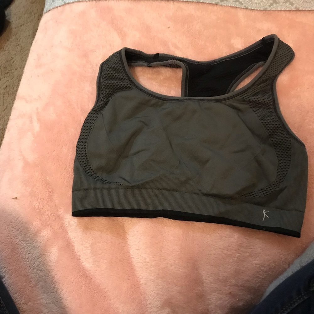 Bras - Picture 2 of 7